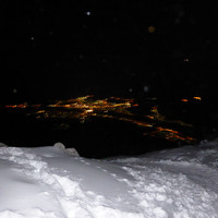 Reutte bei Nacht vom Hahnenkamm