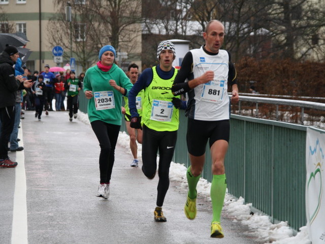 Thomas führt die ersten zwei von drei Runden